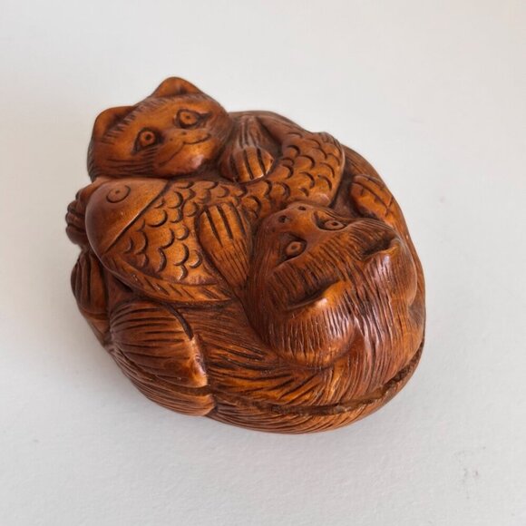 Hand-Carved Wooden Netsuke Trinket Box Cat Fish Wood Small - Picture 2 of 8